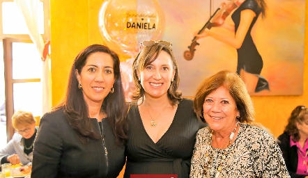  Cecilia González, Claudia González y Malusa Alcocer.