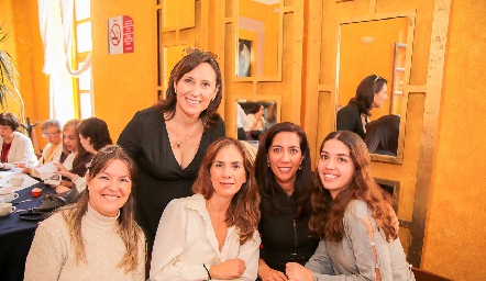  Rosario Álvarez, Claudia González, Gabriela Aranda, Cecilia González y Ana Ceci Córdova.