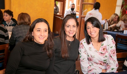 Elsa Muñoz, Nora de los Santos y Priscila Cruz.