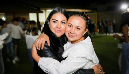  Érica Mendoza y Camila Chavarria.