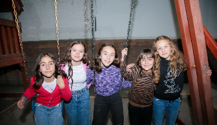  Isabella Lafuente, Alexa Soto, María Inés Castañeda, Gaby Sarquis y Ana Vergara.