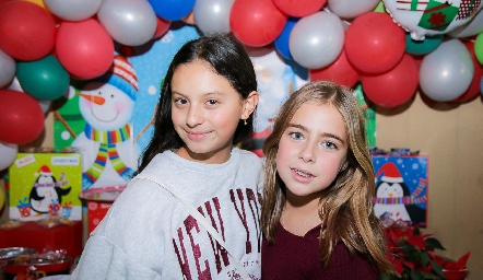 Isabel Castro y Carol Olvera.
