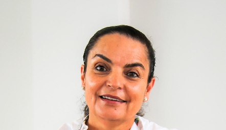  Adriana Díaz Infante con su platillo Natilla de Almendra.