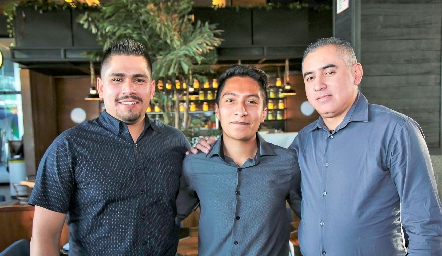  Jonatán Mauricio Hernández, Pedro Ruiz y Alfredo Arce.