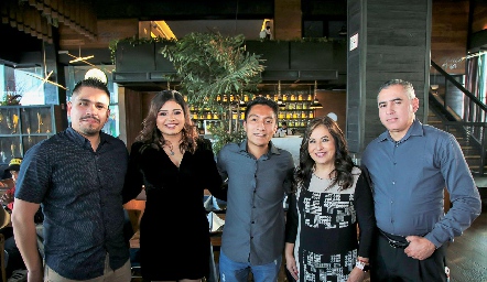 Jonatán Mauricio Hernández, Elizabeth Vázquez, Pedro Ruiz, Elizabeth Coronado y Alfredo Arce.