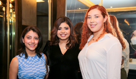  Samanta Flores, Elizabeth Vázquez y Arelia García.