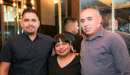  Jonathan Mauricio Hernández, Vianey Santiago y Alfredo Arce.