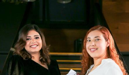  Elizabeth Vázquez y Arelia García.