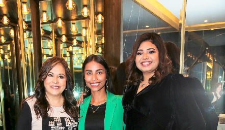  Elizabeth Coronado, Esmeralda y Elizabeth Vázquez.