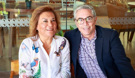  Lupita Romero y Gerardo Serrano.