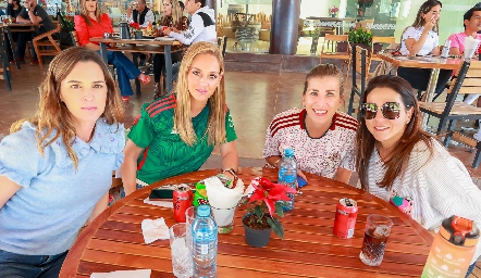  Eunice Camacho, María Torres, Sofía Musquiz y Fer Castillo.