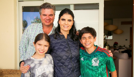  Gonzalo, Valeria, Liz y Gonzalo Zermeño.