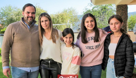  Federico Arredondo, Patricia González, Valentina Arredondo, Luciana Arredondo y Valeria Garza.