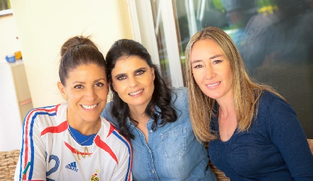  Mari Fer Bernal, Liz Alcalde y Maru Muñiz.