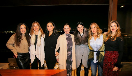  Iveth Morales, Gaby Aranda, Lorena Aranda, Paloma González. Liz Alcalde, Cristina Ortiz y Geo Rivera.