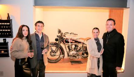  Iveth Morales, Eduardo Flores, Paloma González y Ulises Artolozaga.