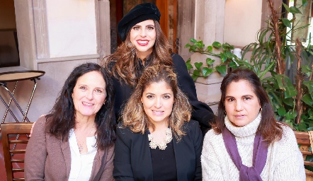  Alejandra Gutiérrez, Iza Garza, Dora Díaz y Margarita Martínez.