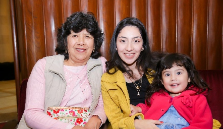 Carmen Escalante, Merle Díaz y Keily Díaz.