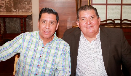  Oscar Macías y Roberto Solano.