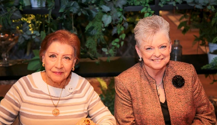  María Elvia Ortiz y Martha de Malo.