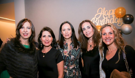  Mella Elizalde, Rosalba Castillo, Mónica Sutti, Cristina Chevaile y Aurora Irigoyen.