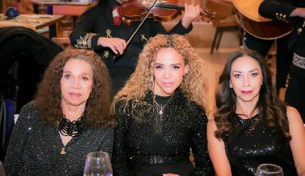  Irma Cobel, Carlita Cobel y Mari Toni González.