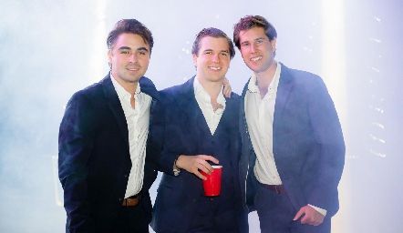  Santiago de Alba, Juan Pablo Mendizábal y Galo Galván.