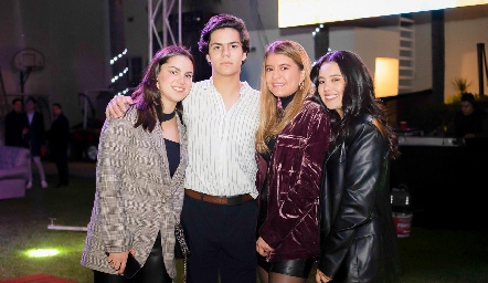  Paty Leos, Sebastián Leos, Regina Martínez y Moni Estrada.