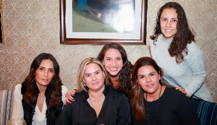  Claudia Artolózaga, Daniela Benavente, Lore Cantú, Gabriela Díaz Infante y Mariana Hernández.