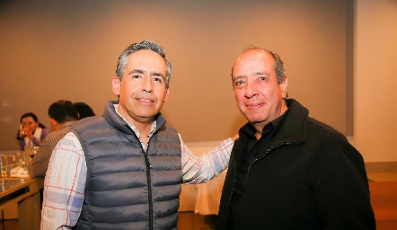 Arturo Hinojosa y Moris Chevaile.