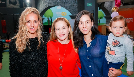  María Torres, Michelle Baeza y Claudia Díaz de León.
