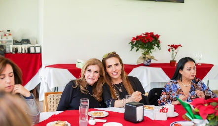  Paty Báez y Nidia González.