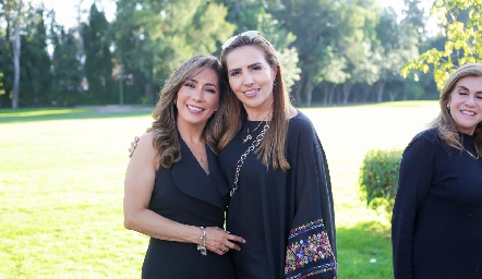  Silvia Tapia y Nidia González.