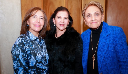  Rebeca, Laura Solís y Toyita Villalobos.