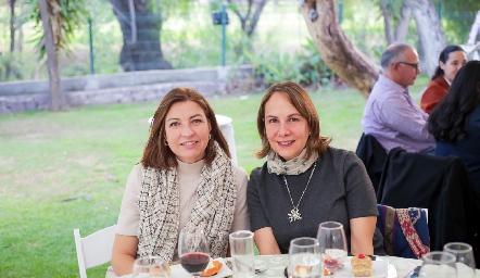  Luisa Uruñela y Rebeca Hanell.