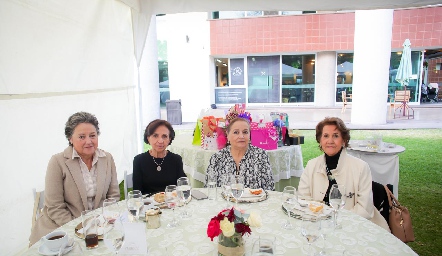  María del Carmen Acebo, Leticia Martínez, Estela Acebo y Licha de Carreras.