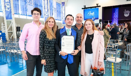  Jerónimo Rodríguez, Beatriz Villegas, Patricio, Guillermo y Daniela Rodríguez.