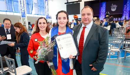  Mariana Acebo Toledo con sus papás Amelia Toledo y Guillermo Acebo.
