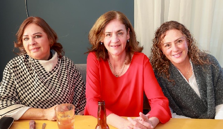  Silvia Esparza, Ana Villalobos y Marisol López.