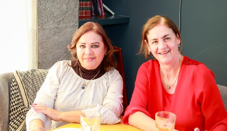  Silvia Esparza y Ana Villalobos.