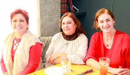 Adela Martínez, Silvia Esparza y Ana Villalobos.