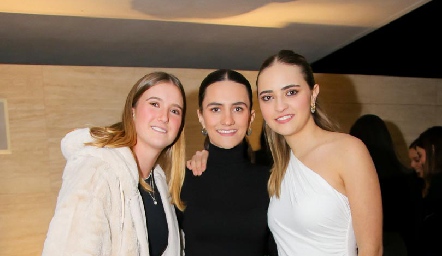  Isabela Hernández, María Emilia Cohen y Lorenza Hinojosa.