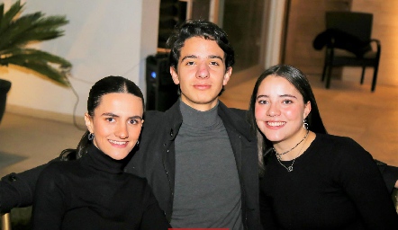  María Emilia Cohen, Emilio Castro y Carlota Nava.