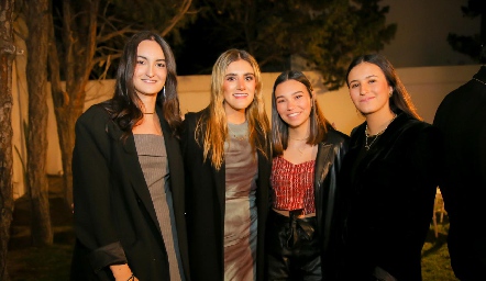  Lorenza Gárate, Regina Hinojosa, María José Ortiz y Paulina González.