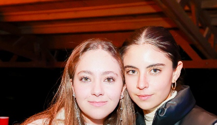  Andrea y Connie.