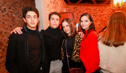 Emiliano Delsol, J.J. Leos, Ximena y Valeria Delsol.