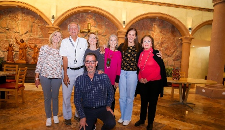 Caro Ocaña, Chema Ocaña, Tere Ocaña, Gaby Ocaña, Marta Ocaña, Delia de Peña y Javier Muriel.