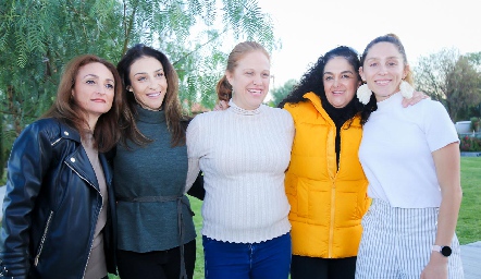  Adriana Ocaña, Claudia Fernández, Elisa Vilet, Caro Abud y Eugenia Muriel.