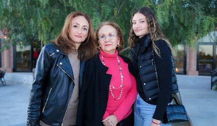 Adriana Ocaña, Delia de Peña y Dani Humara.