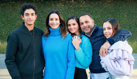  Familia Delsol Estrada, Emiliano, Gaby, Valeria, Jaime y Ximena.